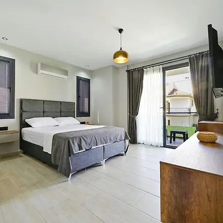 Bendis - For 8 People In The Center Of * פאטהיה