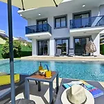 Bendis - For 8 People In The Center Of Villa *
