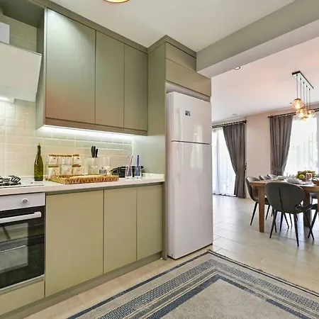Willa Bendis - For 8 People In The Center Of Fethiye
