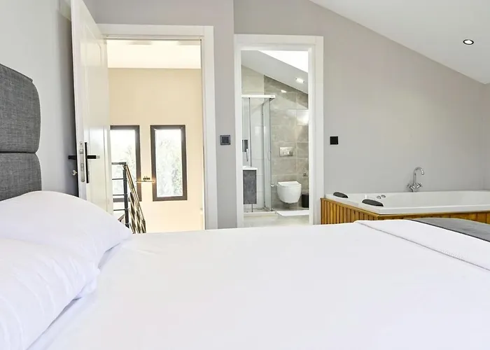 Bendis - For 8 People In The Center Of Villa *