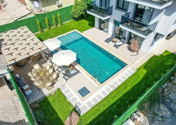 Bendis - For 8 People In The Center Of * Fethiye