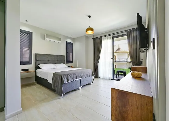 Bendis - For 8 People In The Center Of * Fethiye
