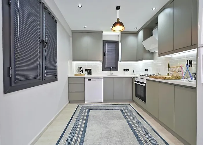 Bendis - For 8 People In The Center Of