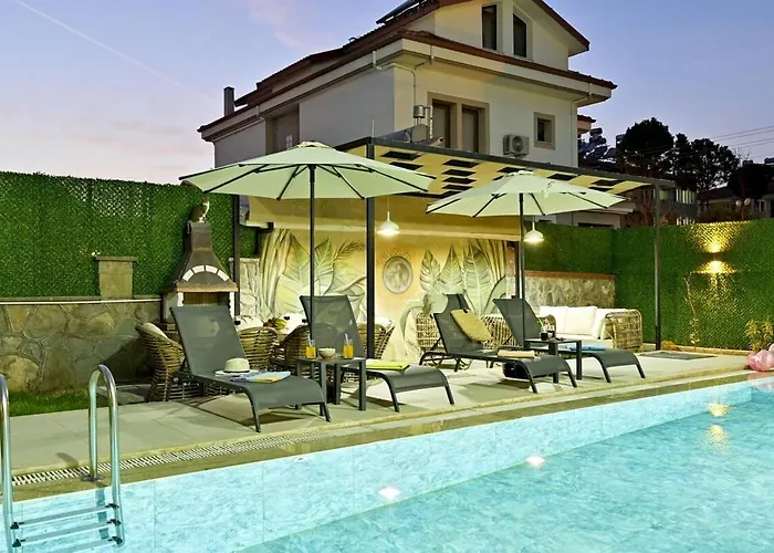 Bendis - For 8 People In The Center Of